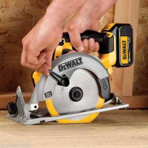 Пила дискова акумуляторна DeWALT DCS570N